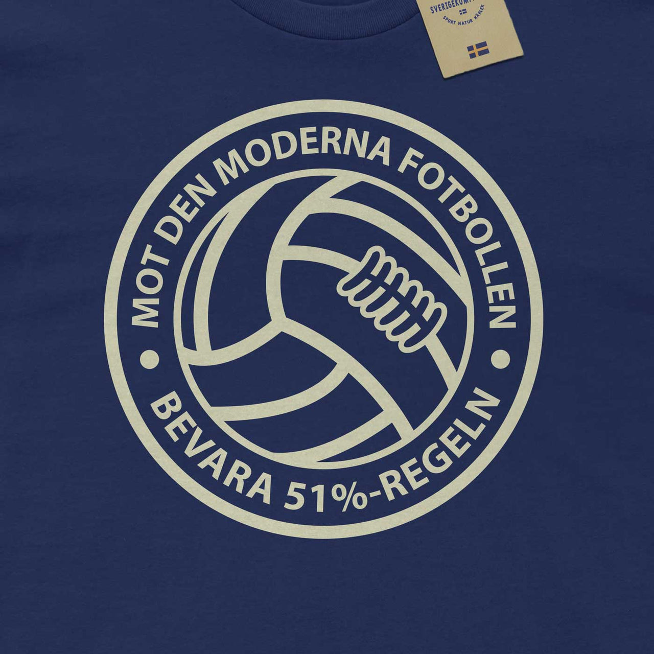 Mot den moderna fotbollen - bevara 51 - procentsregeln | T-shirt - Sverigekompaniet, Sverigetröja